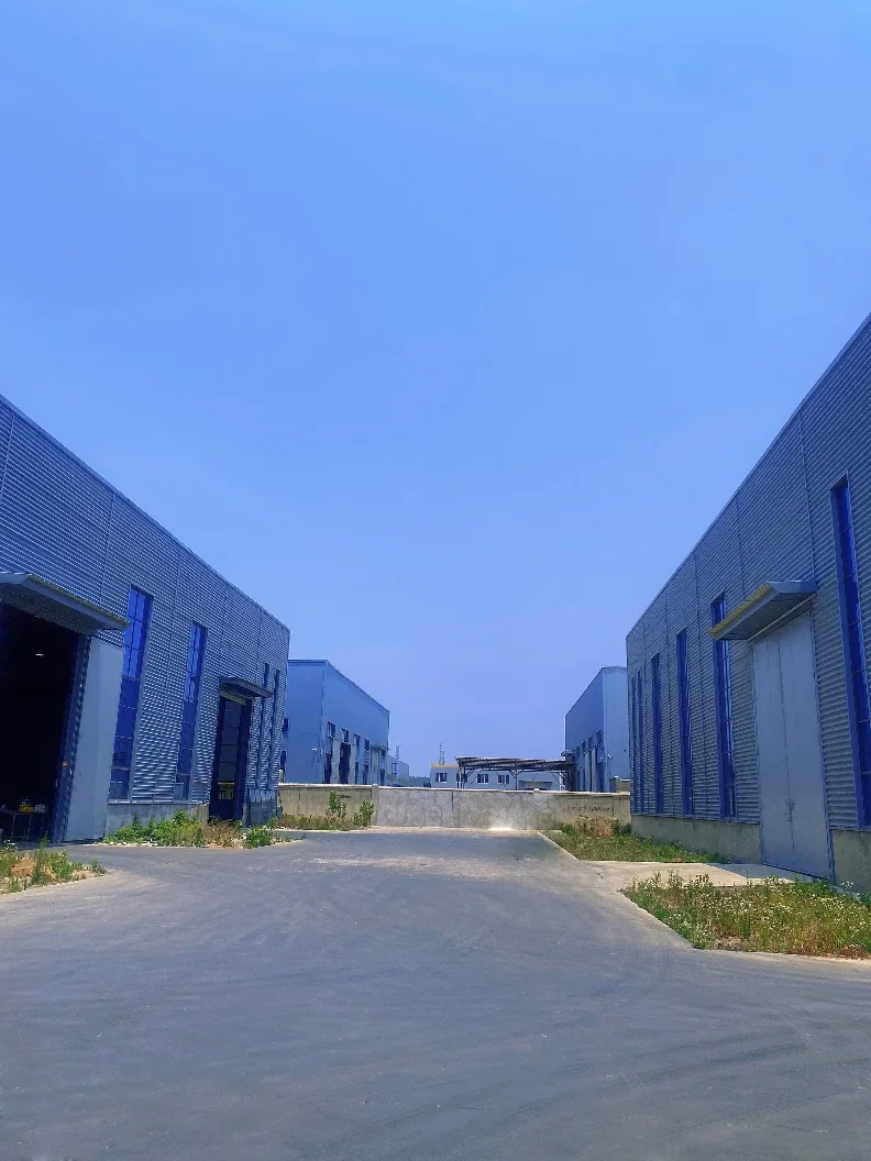 PPT 第 4 页提取图片 2：100 亩生产基地